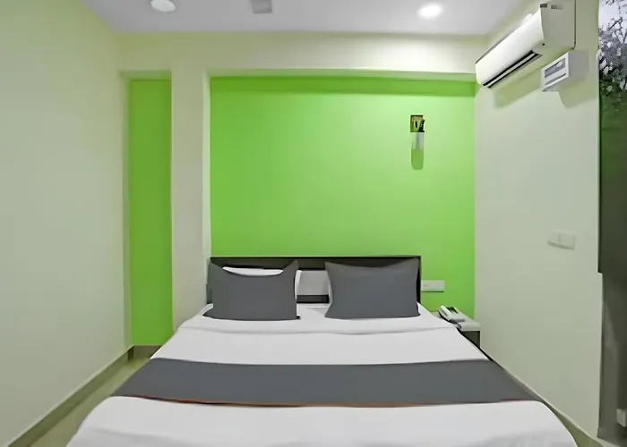 豪华特大床房间